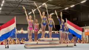 Zilver voor Hai Yan Flier en Aurelia Parag op het NK Acrogym in Ahoy