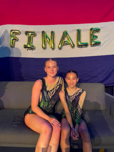 Sterk optreden van Senna de Beunje en Jill Beck op NK acrogym in Vaassen.